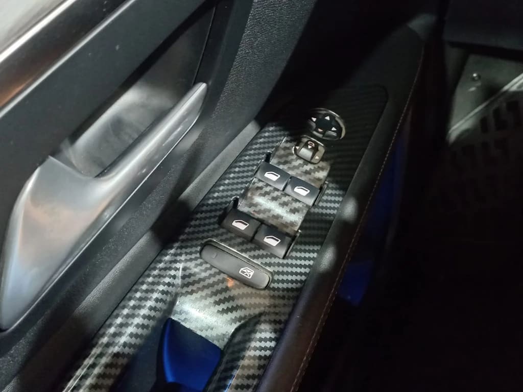 Peugeot 3008 2.0 Gt Bluehdi Diesel 4x2 At 5p año 2019
