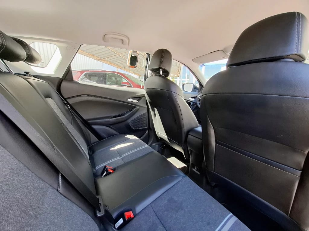 Chevrolet Tracker 1.2t Ltz R 4x2 At 5p año 2025