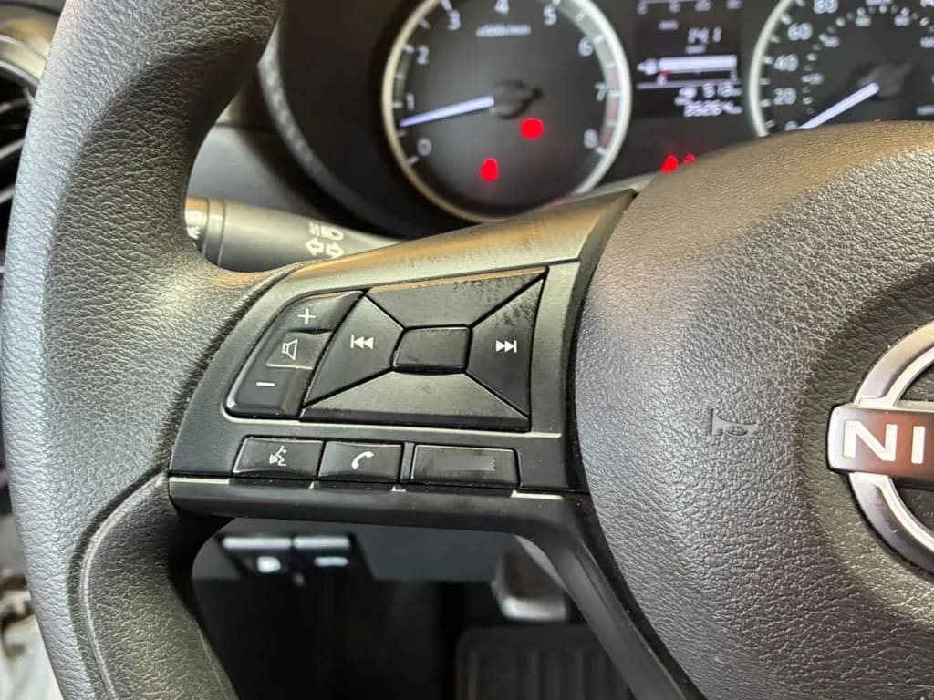 Nissan Versa 1.6 Sense 4x2 Mt 4p año 2025