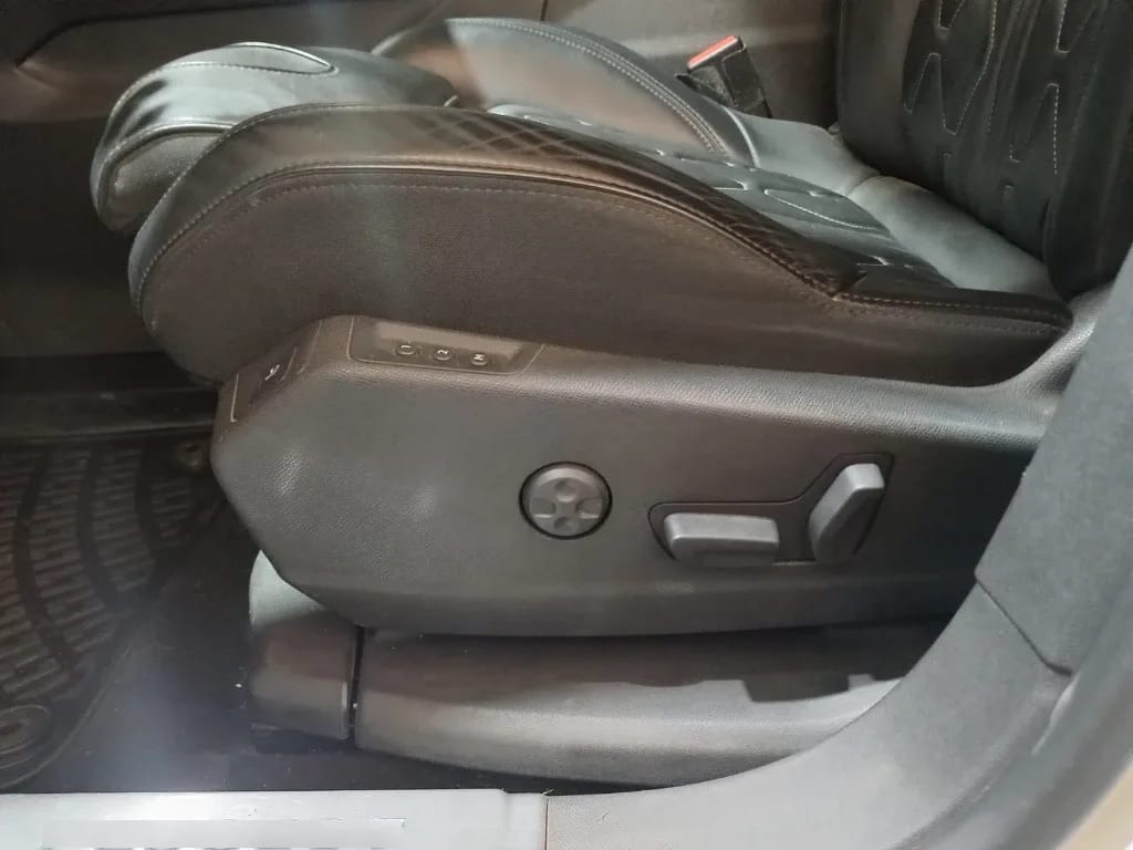 Peugeot 3008 2.0 Gt Bluehdi Diesel 4x2 At 5p año 2019