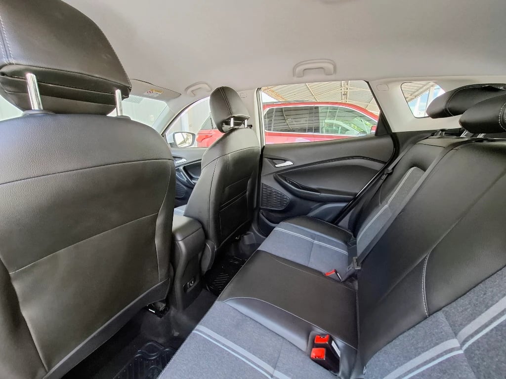 Chevrolet Tracker 1.2t Ltz R 4x2 At 5p año 2025