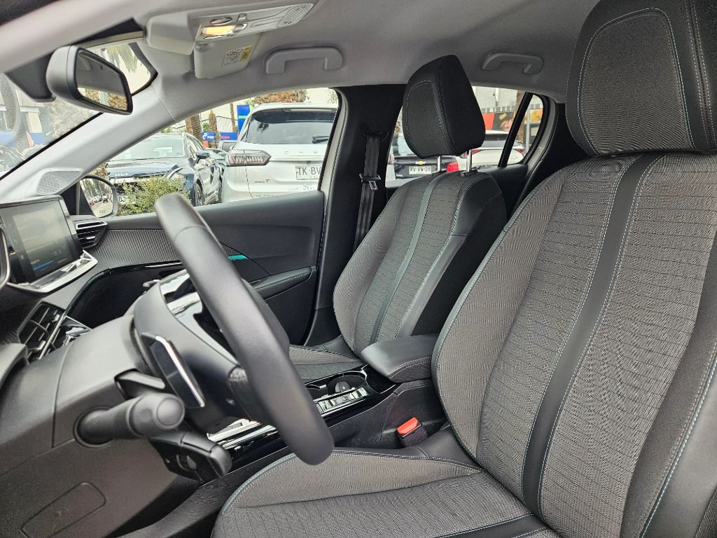Peugeot 208 1.2t Mca Puretech 130 Allure 4x2 Eat8 5p año 2024