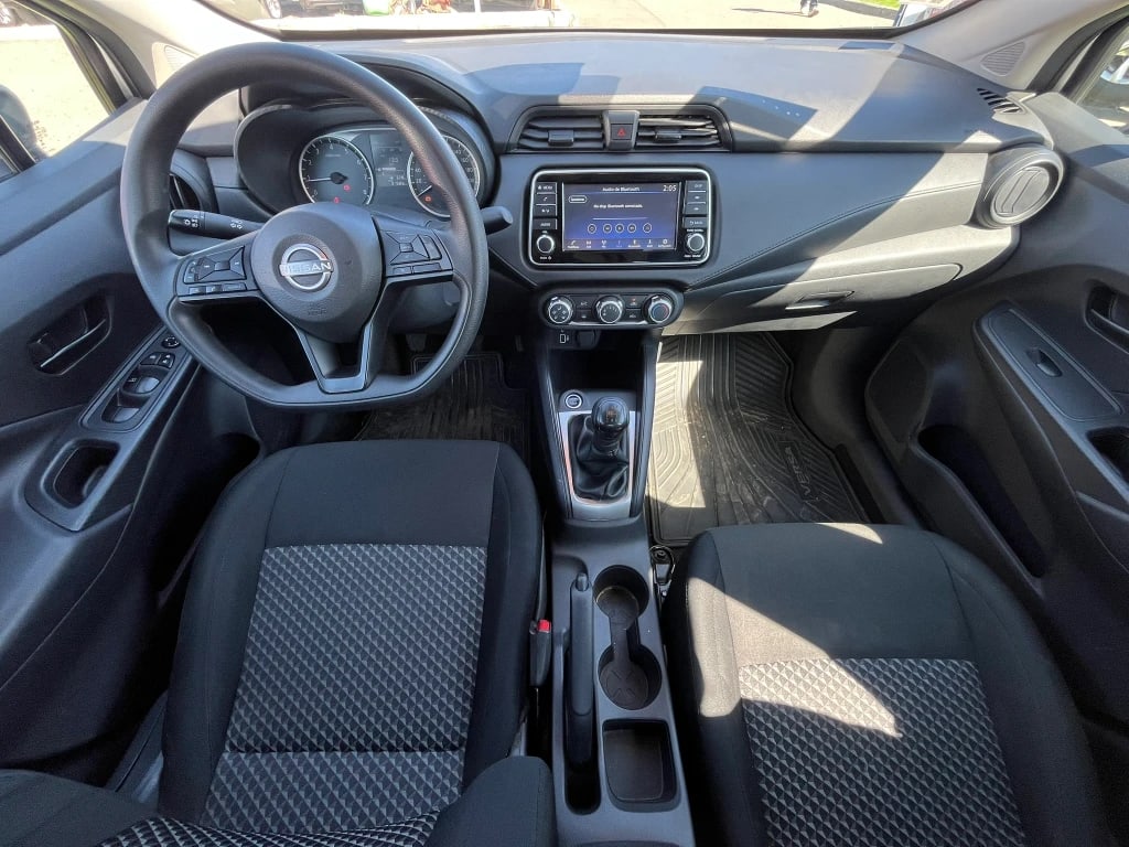 Nissan Versa 1.6 Sense 4x2 Mt 4p año 2025