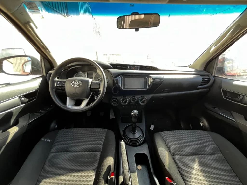 Toyota Hilux Dc 4x4 2.4 D Dx Mt año 2023