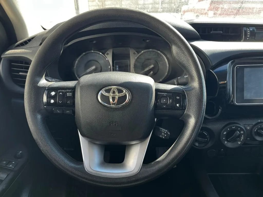Toyota Hilux Dc 4x4 2.4 D Dx Mt año 2023
