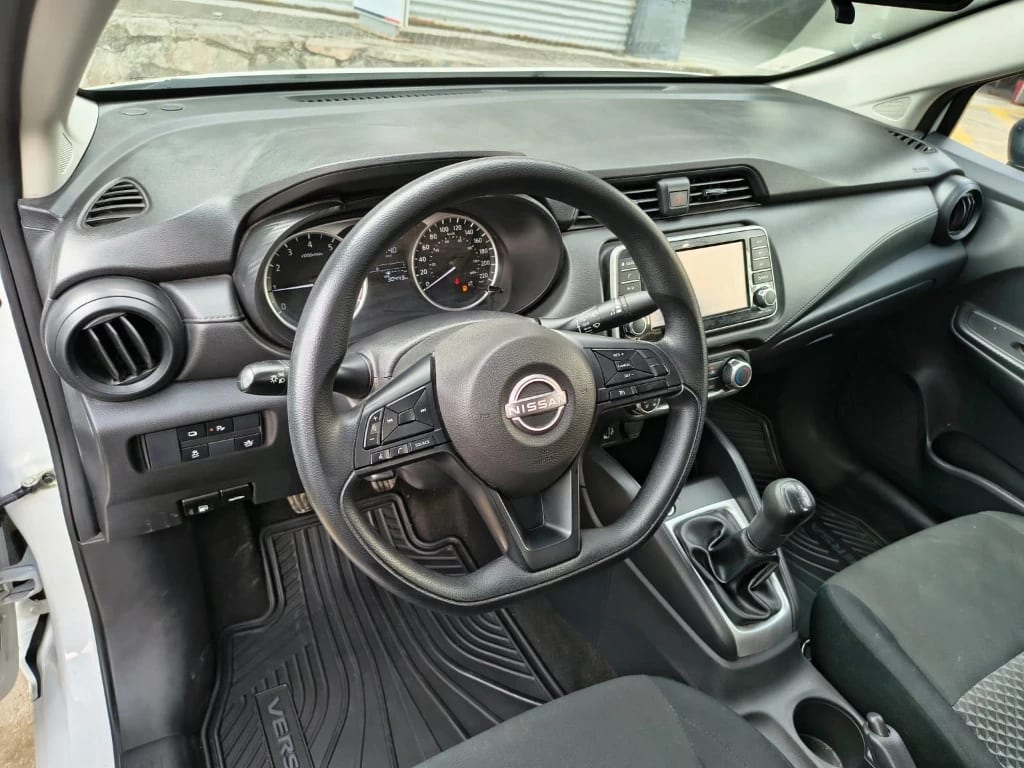 Nissan Versa 1.6 Sense 4x2 Mt 4p año 2025