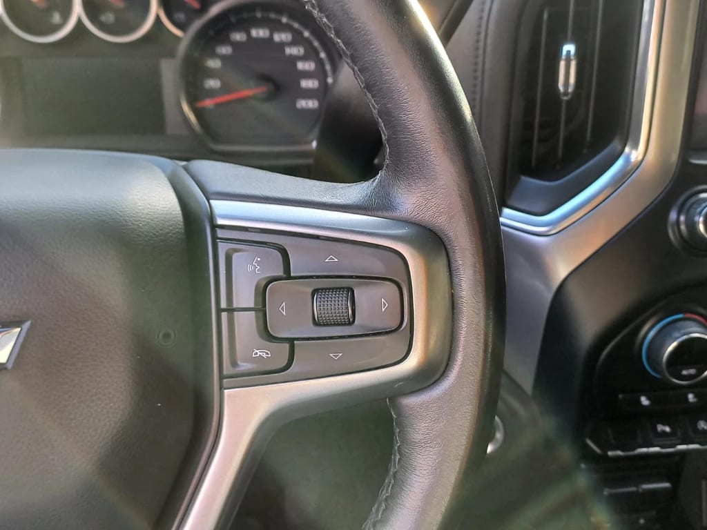 Chevrolet Silverado 5.3 Lt Trailboss Z71 4x4 At 4p año 2022