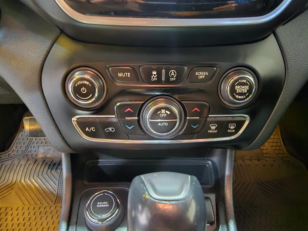 Jeep Cherokee 3.2 Limited 4x4 At 5p año 2019