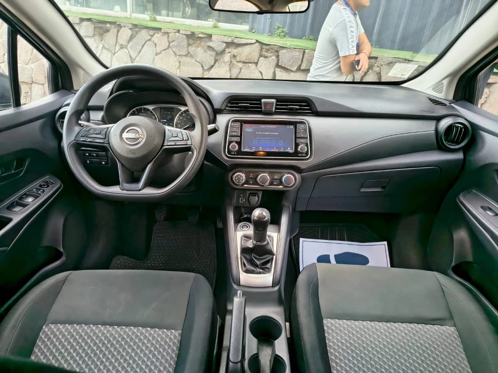 Nissan Versa 1.6 Sense 4x2 Mt 4p año 2025