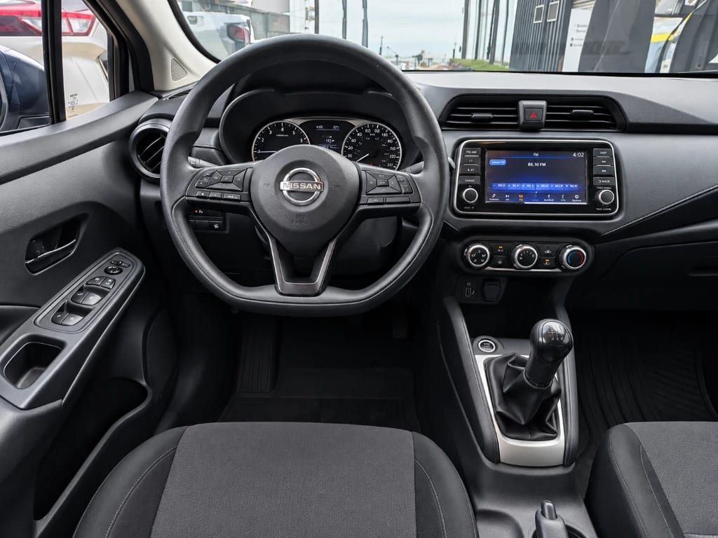 Nissan Versa 1.6 Sense 4x2 Mt 4p año 2025