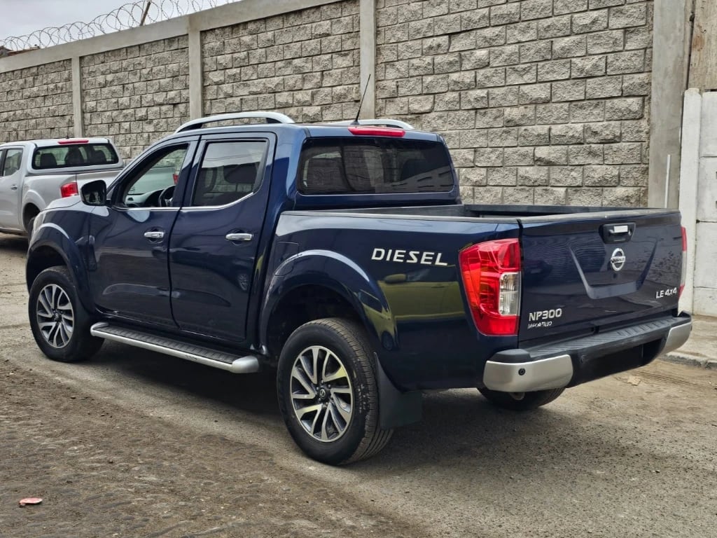Nissan Np300 2.3 Le Diesel 4wd Dob.cab. At 4p año 2018