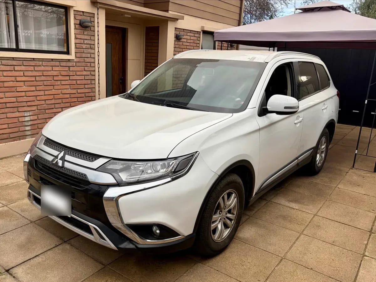 MITSUBISHI OUTLANDER 2.0 Mt año 2019