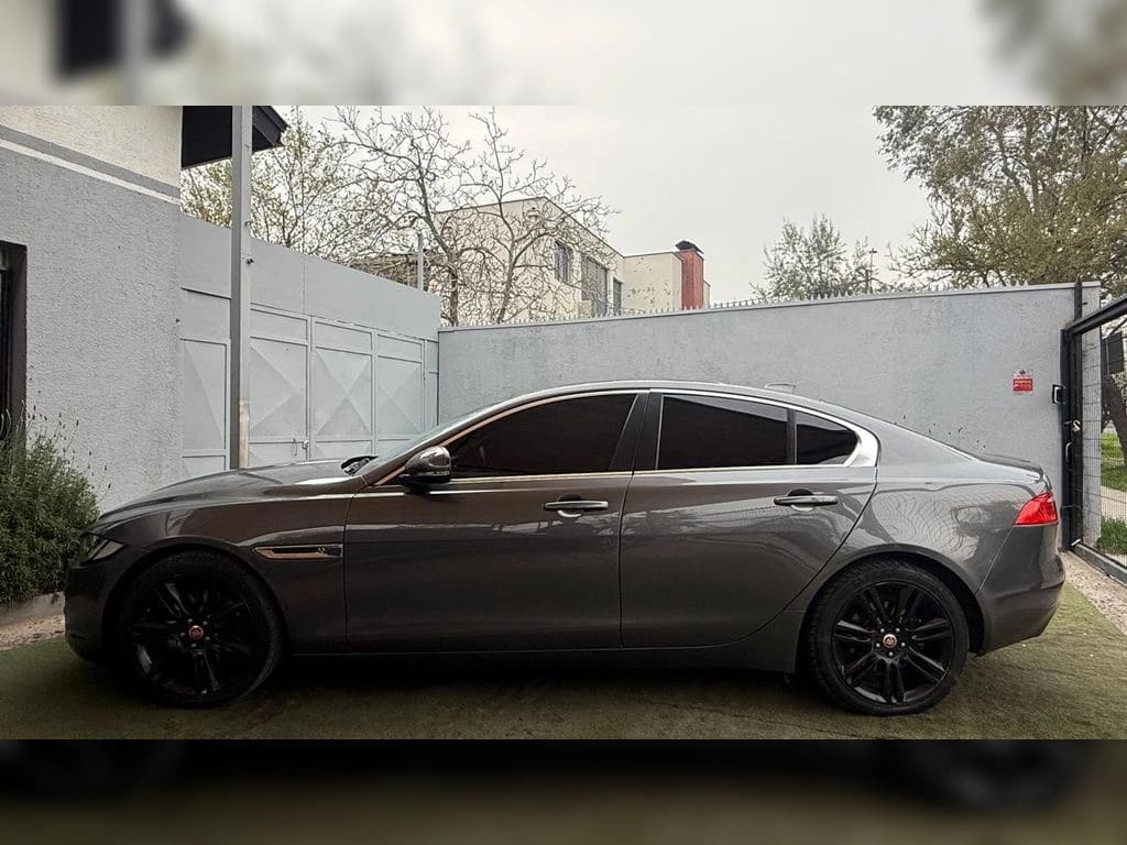 Jaguar Xe 2.0 D Prestige 4x2 At año 2019