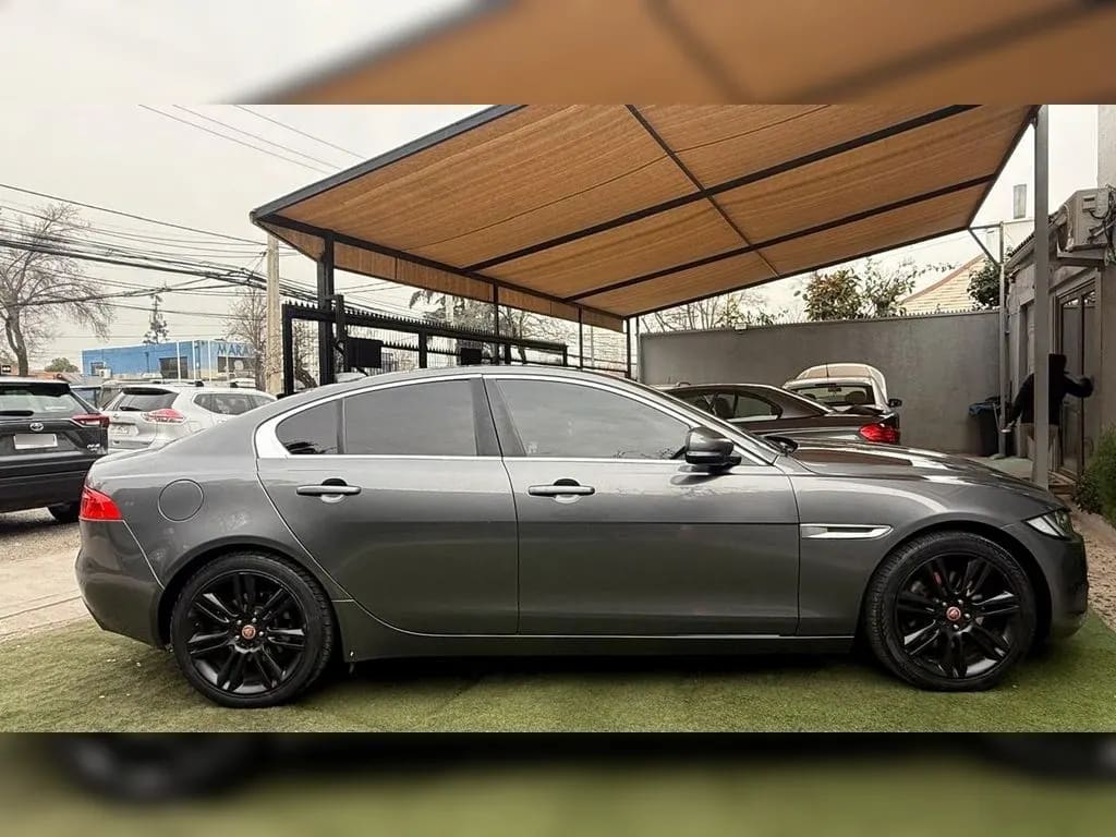 Jaguar Xe 2.0 D Prestige 4x2 At año 2019