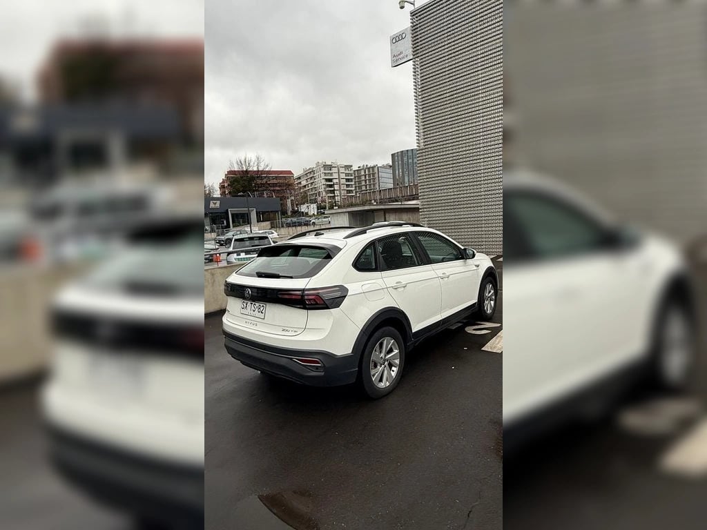 Volkswagen Nivus 1.0 Tsi Comfortline 4x2 At 5p año 2023