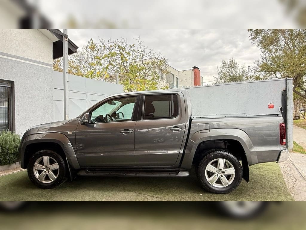 Volkswagen Amarok 2.0 Highline Diesel 4motion 4x4 Dob. Cab. At 4p año 2021