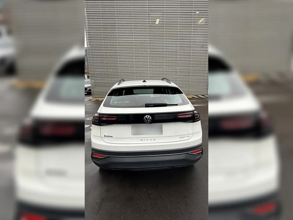 Volkswagen Nivus 1.0 Tsi Comfortline 4x2 At 5p año 2023