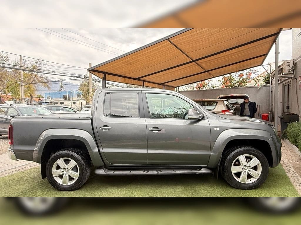 Volkswagen Amarok 2.0 Highline Diesel 4motion 4x4 Dob. Cab. At 4p año 2021