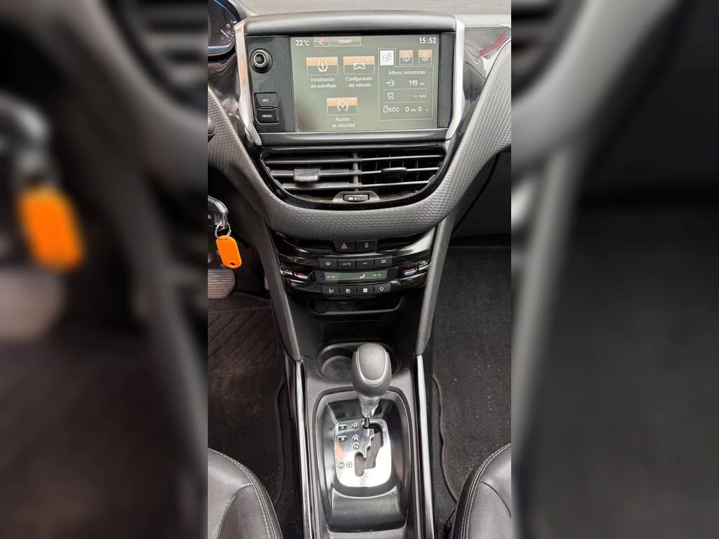 Peugeot 2008 1.2 Allure Puretech 4x2 Eat6 E6 5p año 2016