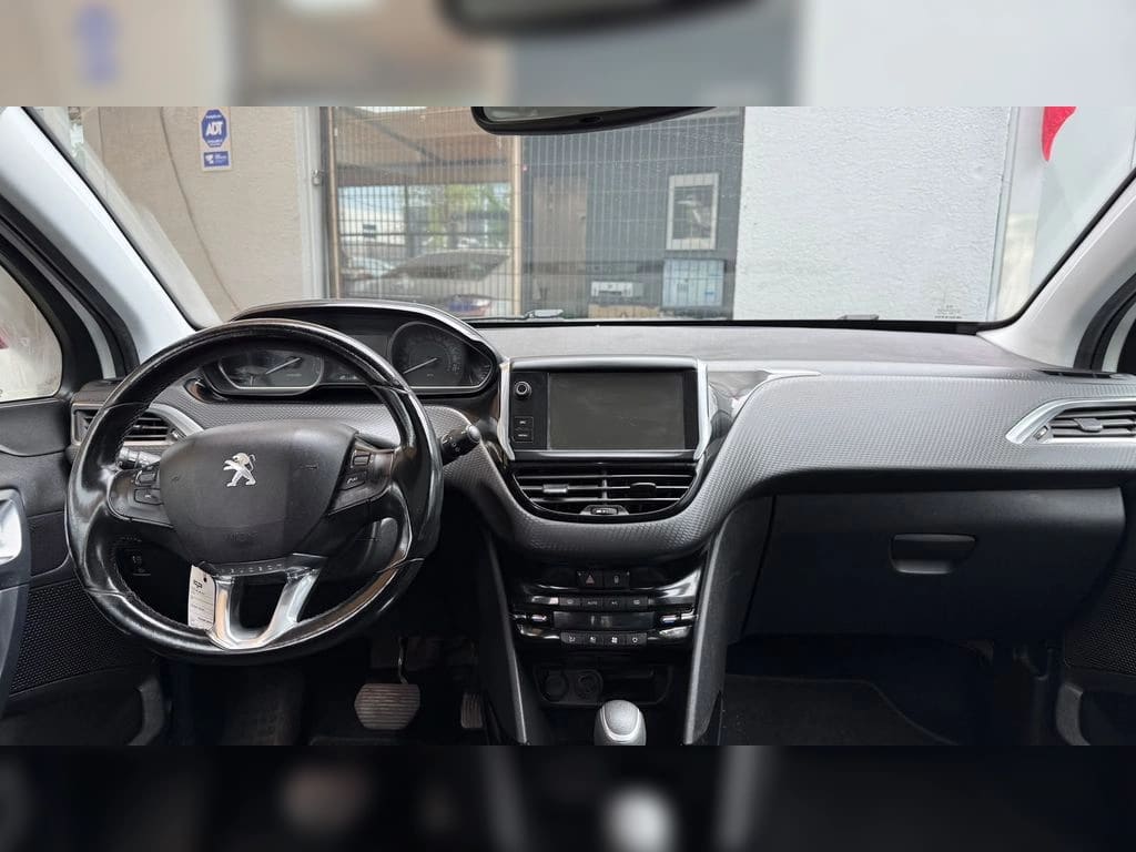 Peugeot 2008 1.2 Allure Puretech 4x2 Eat6 E6 5p año 2016