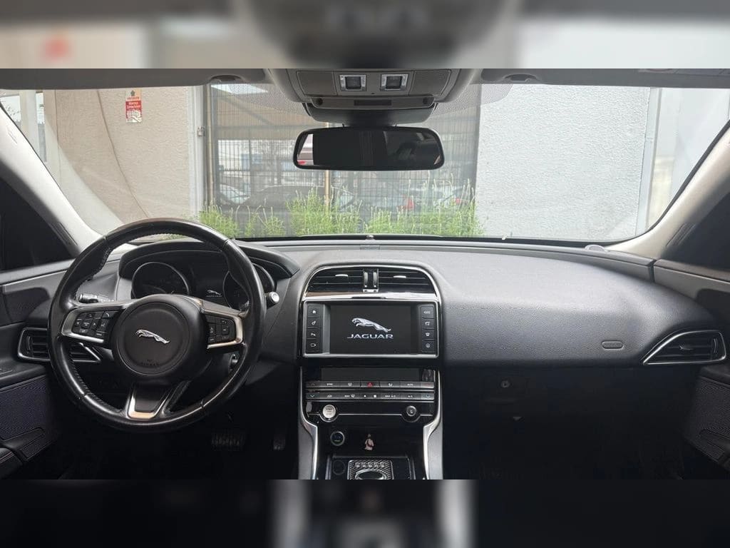 Jaguar Xe 2.0 D Prestige 4x2 At año 2019