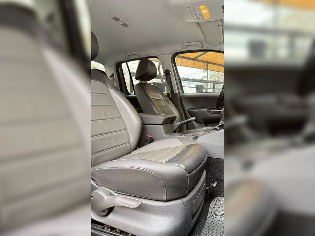 Volkswagen Amarok 2.0 Highline Diesel 4motion 4x4 Dob. Cab. At 4p año 2021