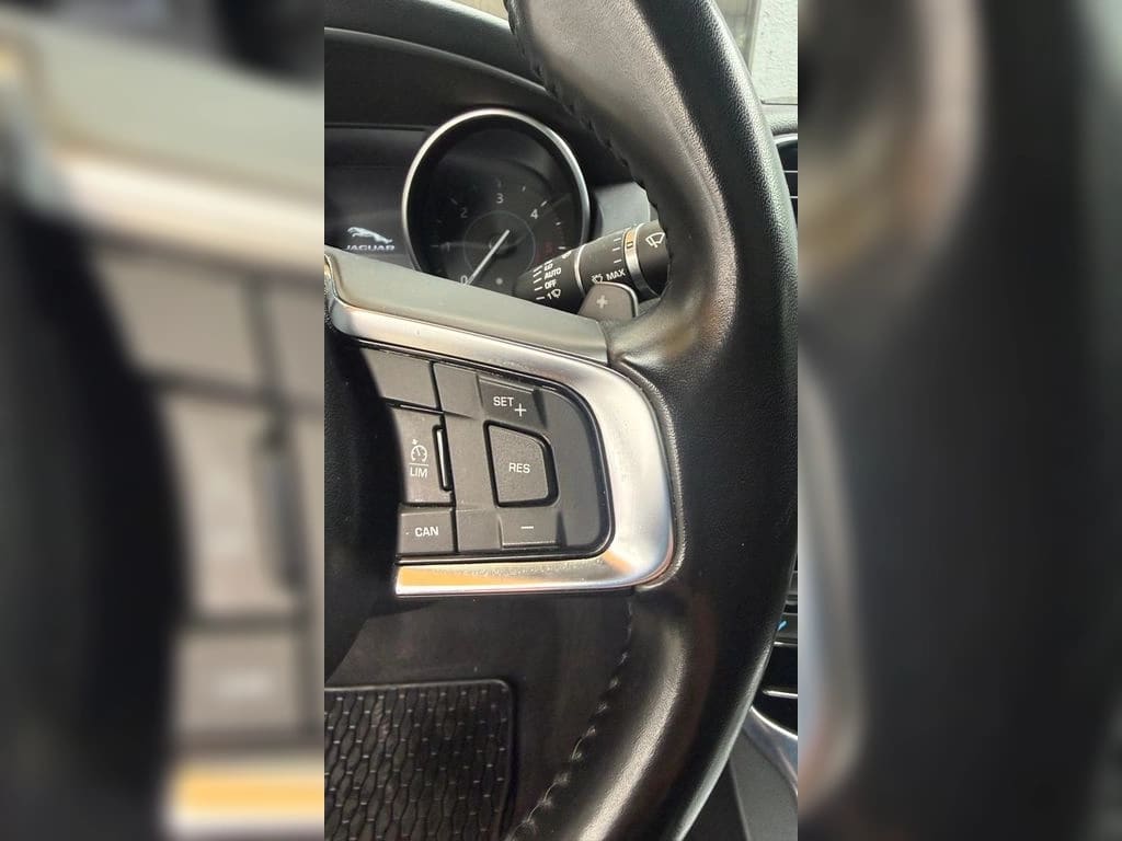 Jaguar Xe 2.0 D Prestige 4x2 At año 2019