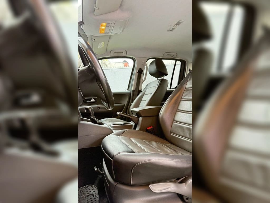 Volkswagen Amarok 2.0 Highline Diesel 4motion 4x4 Dob. Cab. At 4p año 2021
