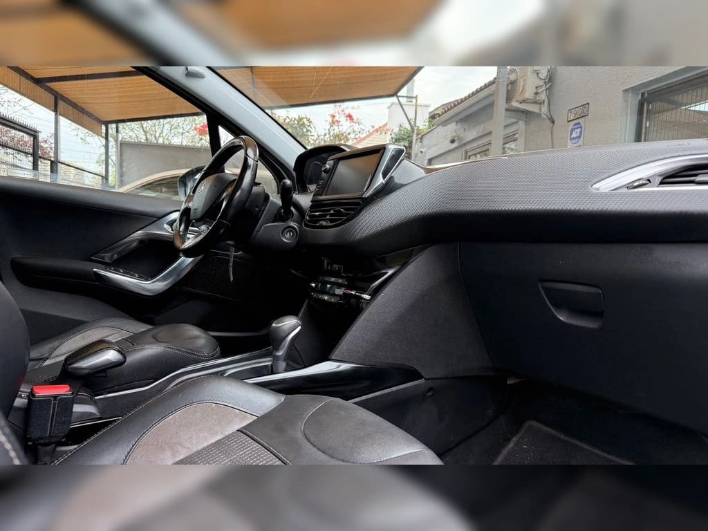 Peugeot 2008 1.2 Allure Puretech 4x2 Eat6 E6 5p año 2016