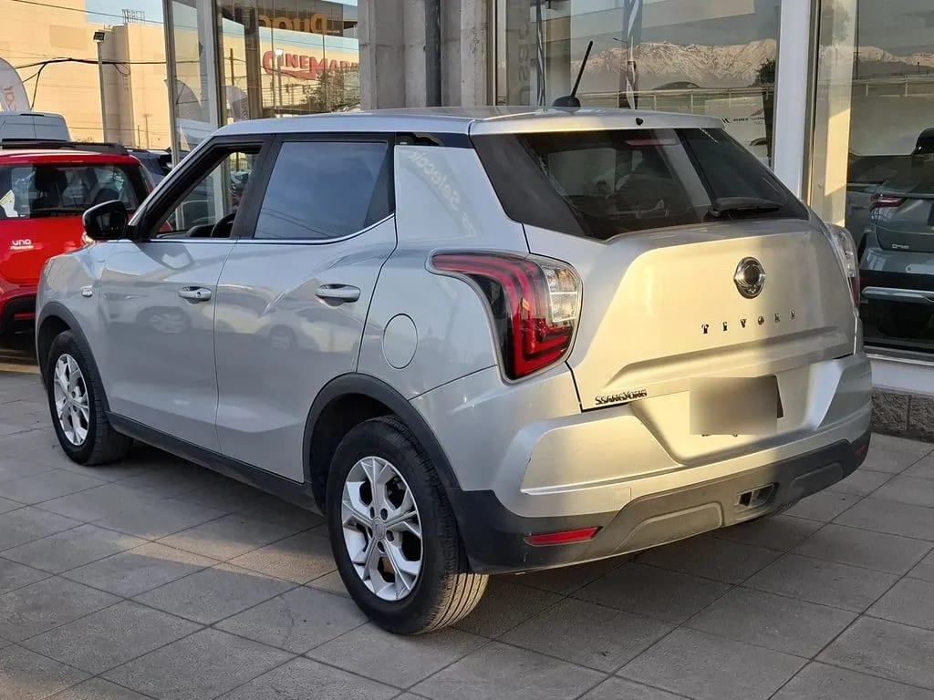 Ssangyong Tivoli Lx 1.6 año 2021