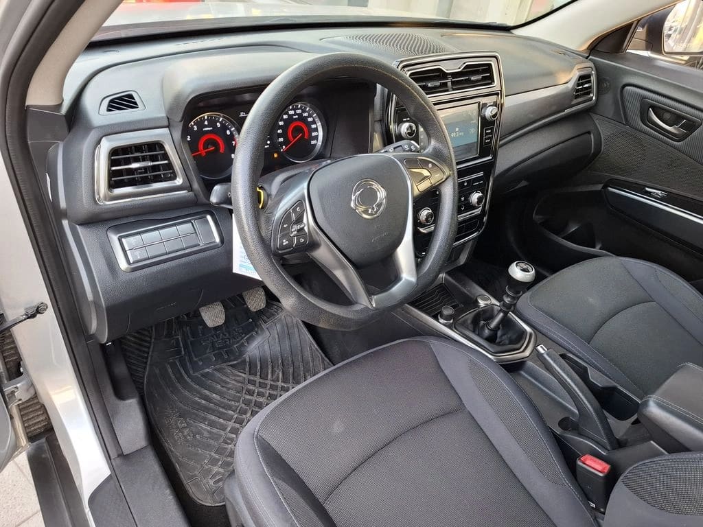 Ssangyong Tivoli Lx 1.6 año 2021