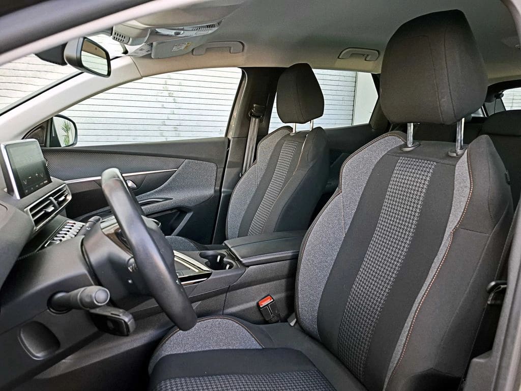 Peugeot 3008 1.5 Active Bluehdi 4x2 130 Mt6 5p año 2022