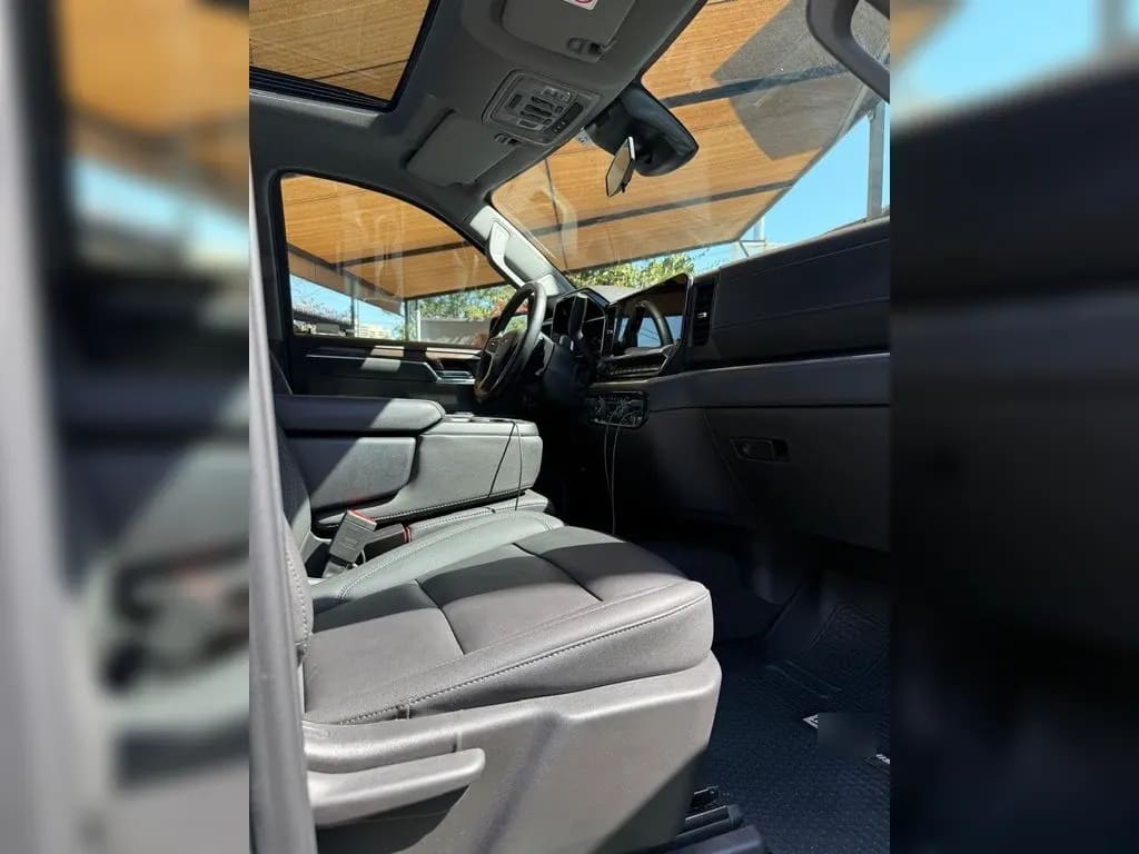 Chevrolet Silverado 5.3 Lt R Trail Boss Z71 4x4 At 4p año 2025