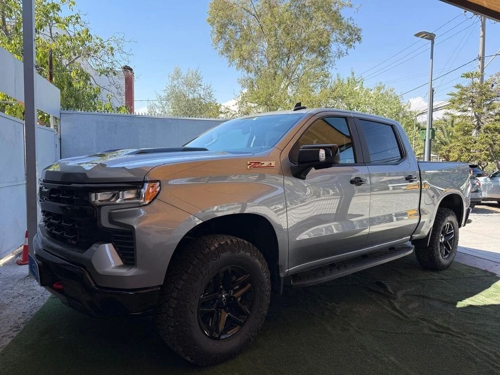 Chevrolet Silverado 5.3 Lt R Trail Boss Z71 4x4 At 4p año 2025