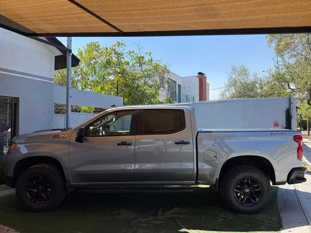 Chevrolet Silverado 5.3 Lt R Trail Boss Z71 4x4 At 4p año 2025