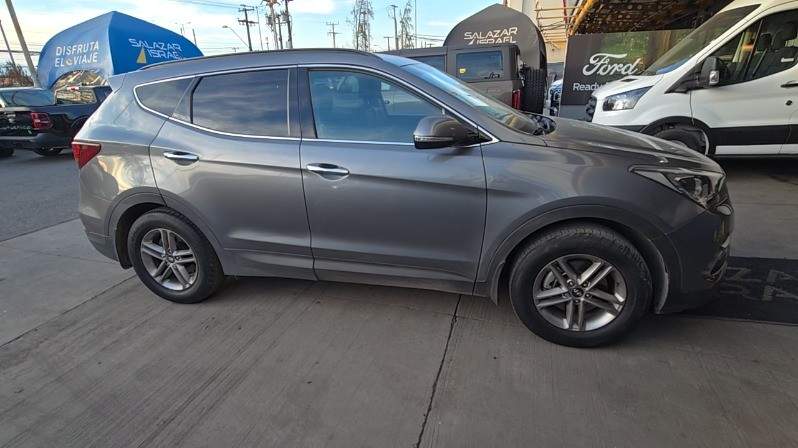 Hyundai Santa Fe 2.4 Gls 4wd Dm Wgn Mt 5p año 2017