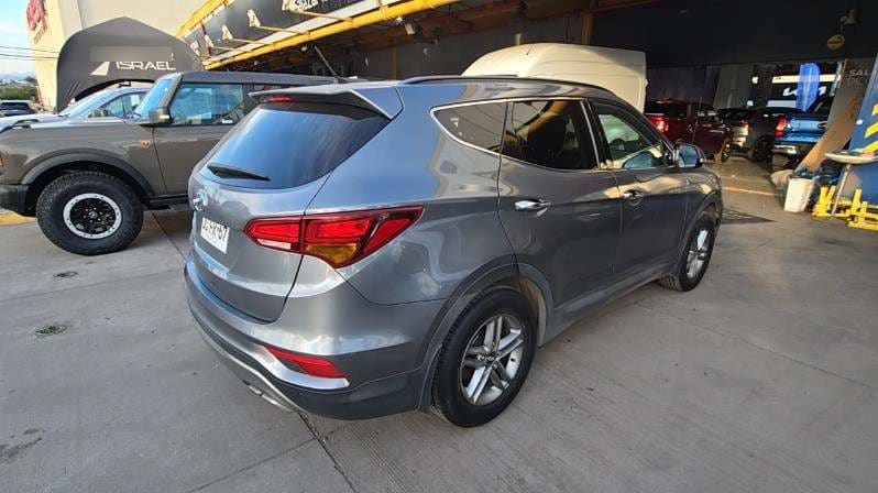 Hyundai Santa Fe 2.4 Gls 4wd Dm Wgn Mt 5p año 2017