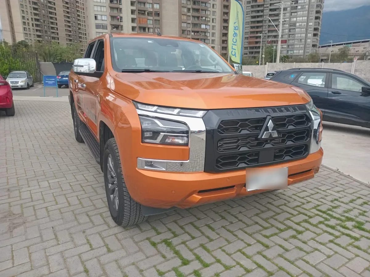 Mitsubishi L200 2.4 Dakar Xr Diesel 4x4 Dob. Cab. Euro6 At 4p año 2026