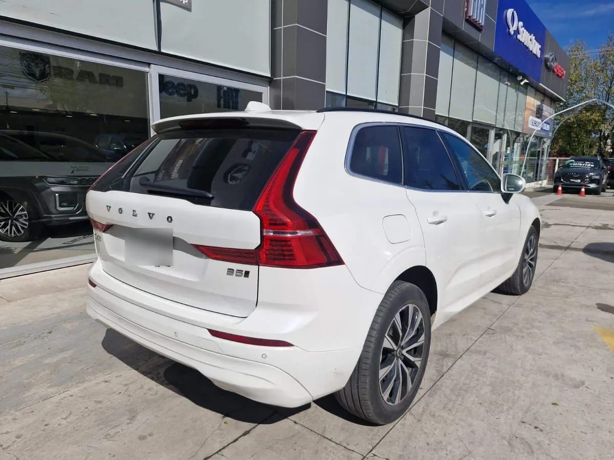 Volvo Xc60 2.0 B5 Plus Hybrid Awd At 5p año 2024