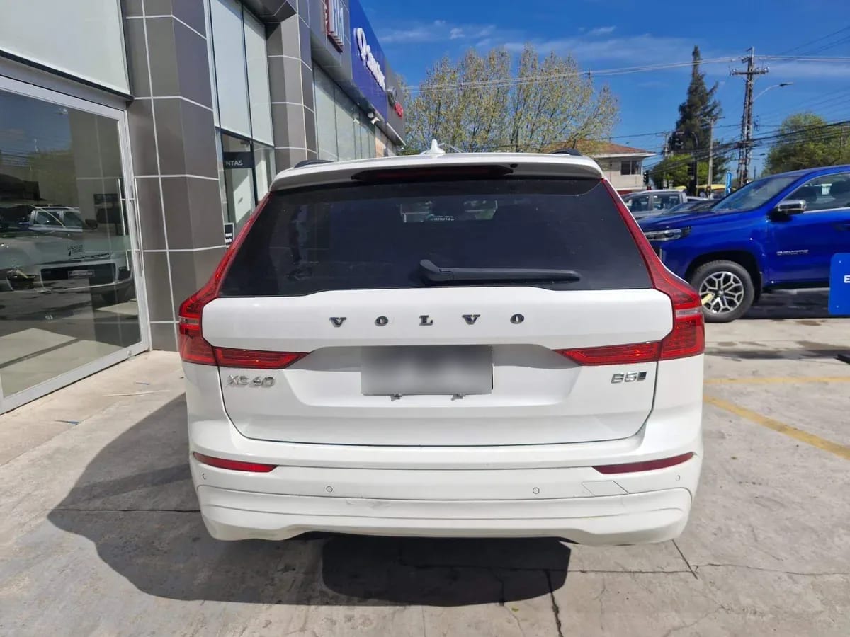 Volvo Xc60 2.0 B5 Plus Hybrid Awd At 5p año 2024