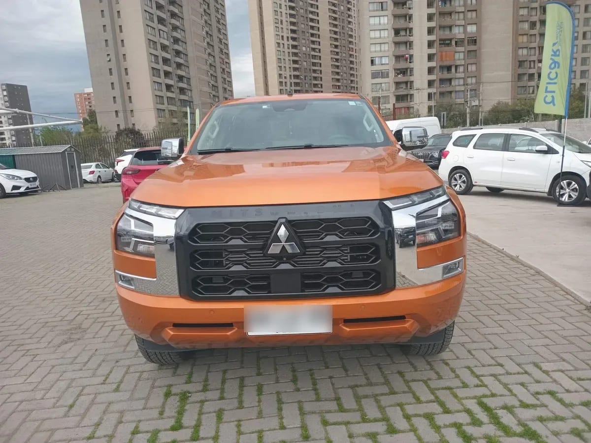 Mitsubishi L200 2.4 Dakar Xr Diesel 4x4 Dob. Cab. Euro6 At 4p año 2026