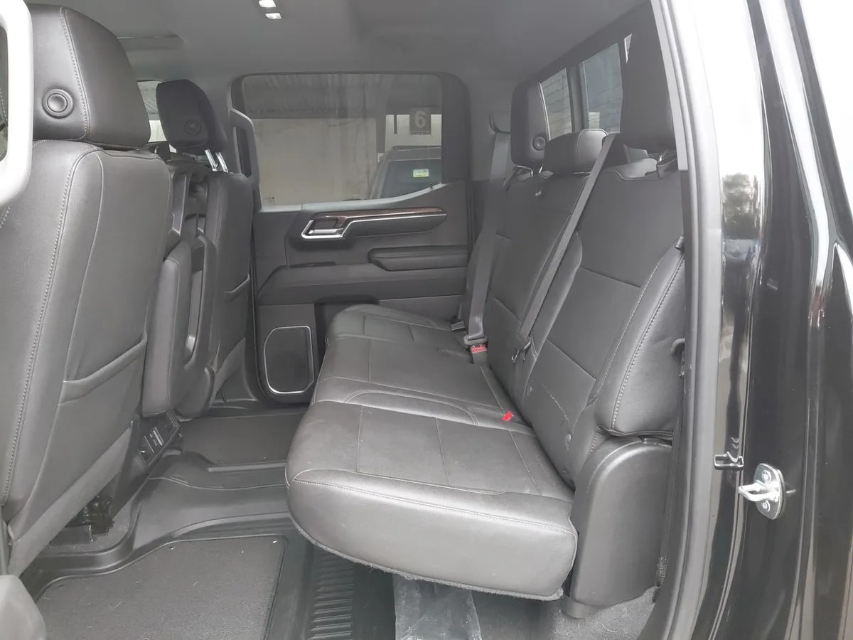 Chevrolet Silverado 5.3 Lt Trail Boss Z71 4x4 At 4p año 2023
