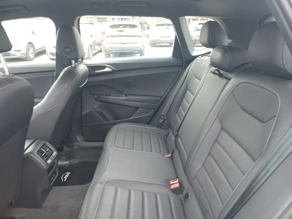 Volkswagen Taos 1.4 Tsi Highline 4x2 At 5p año 2025