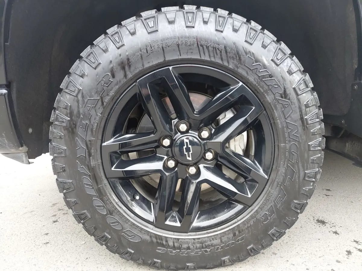 Chevrolet Silverado 5.3 Lt Trail Boss Z71 4x4 At 4p año 2023