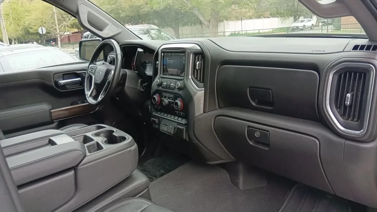 Chevrolet Silverado 5.3 Lt Trailboss Z71 4x4 At 4p año 2021