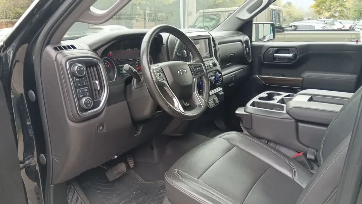 Chevrolet Silverado 5.3 Lt Trailboss Z71 4x4 At 4p año 2021