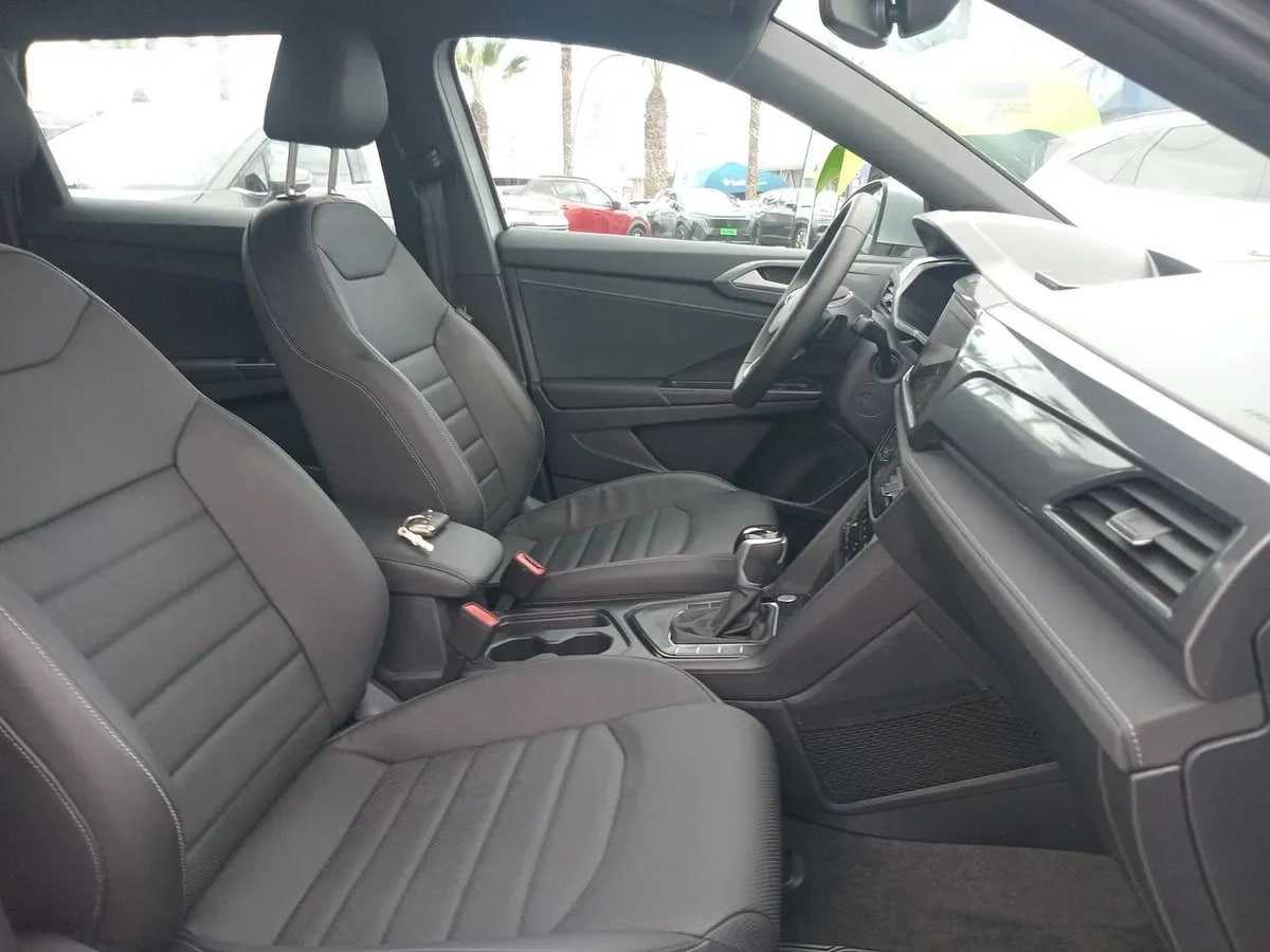 Volkswagen Taos 1.4 Tsi Highline 4x2 At 5p año 2025