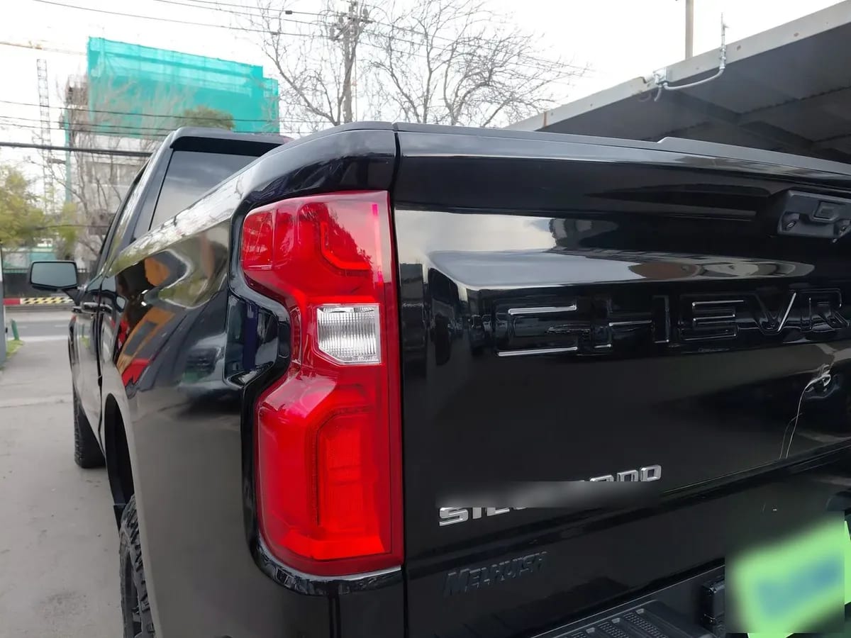 Chevrolet Silverado 5.3 Lt Trail Boss Z71 4x4 At 4p año 2023