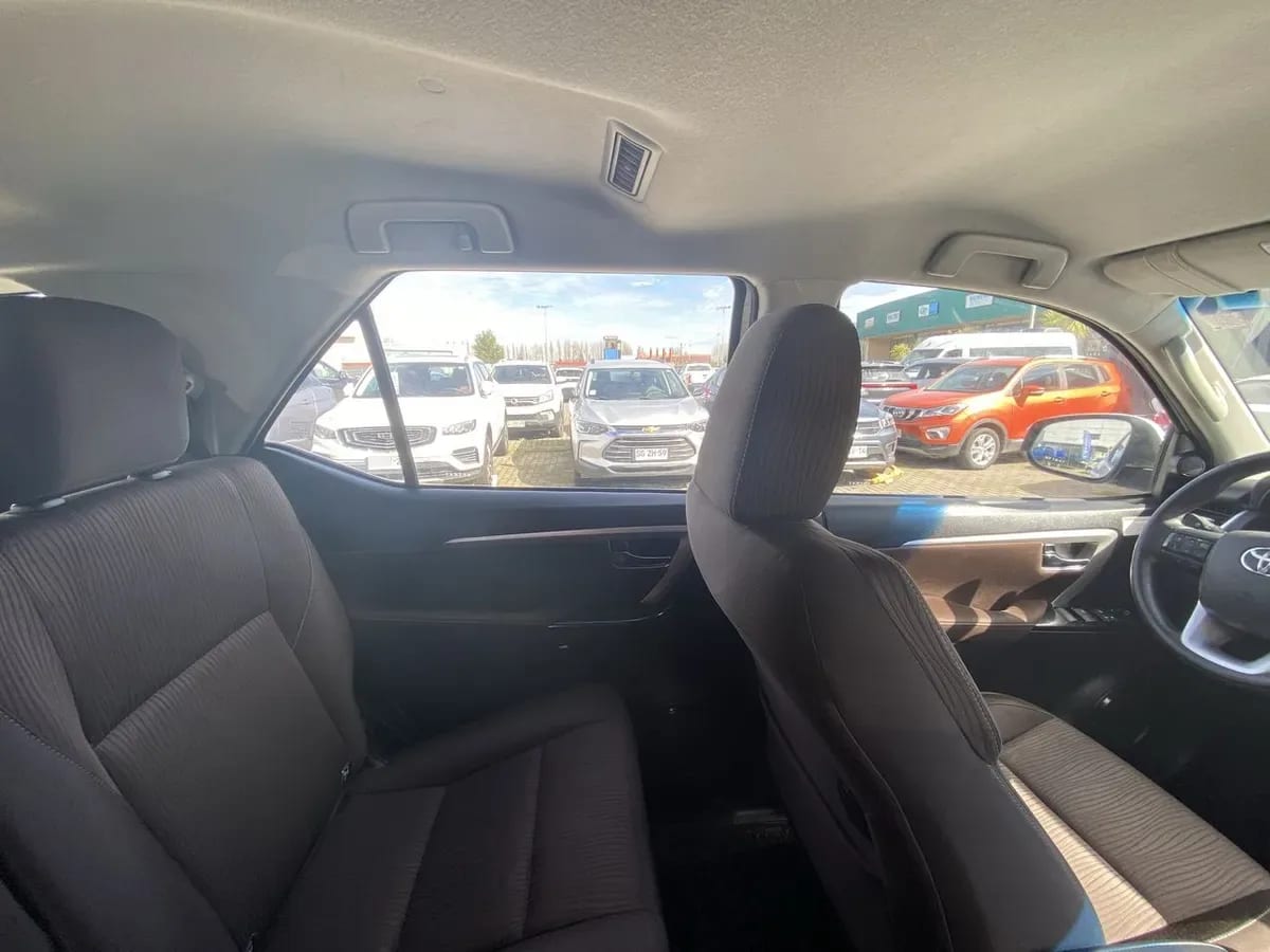 Toyota Fortunner 2.8 Sr5 Tdi Diesel 4x4 At 5p año 2018
