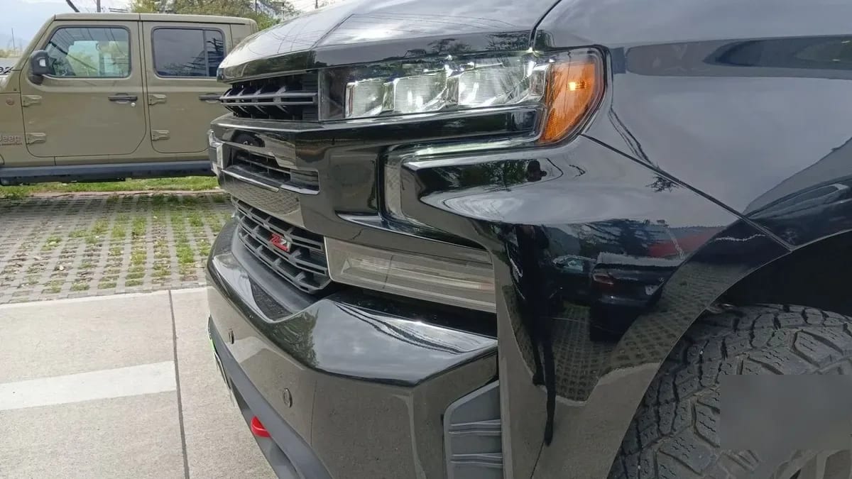 Chevrolet Silverado 5.3 Lt Trailboss Z71 4x4 At 4p año 2021